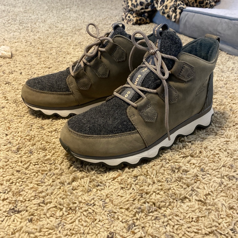 Sorel Women's Lace Up Boots - Olive and Charcoal